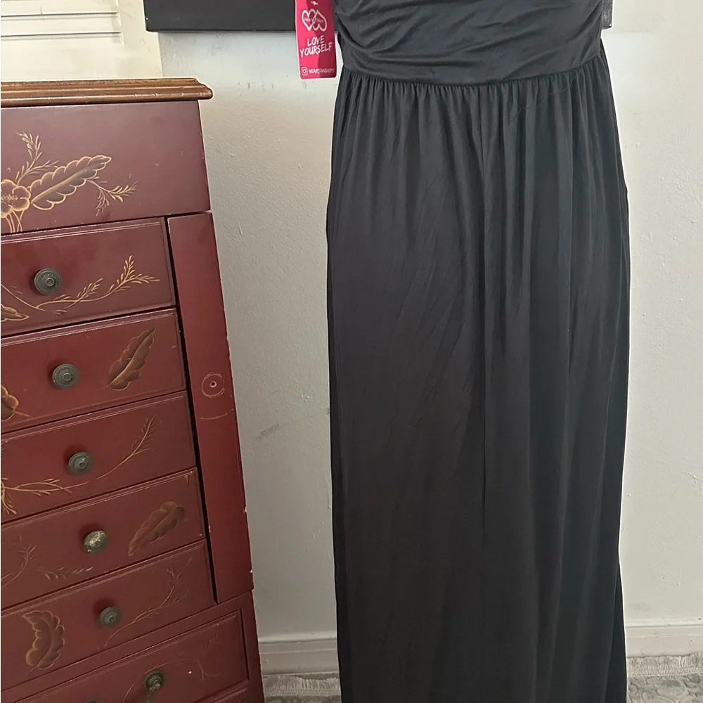 🆕Heart & Hips Maternity Dress - Picture 6 of 9